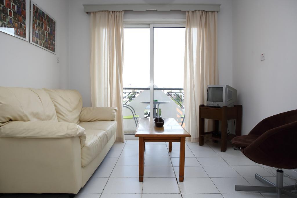 Alora Apartments Larnaca Ngoại thất bức ảnh
