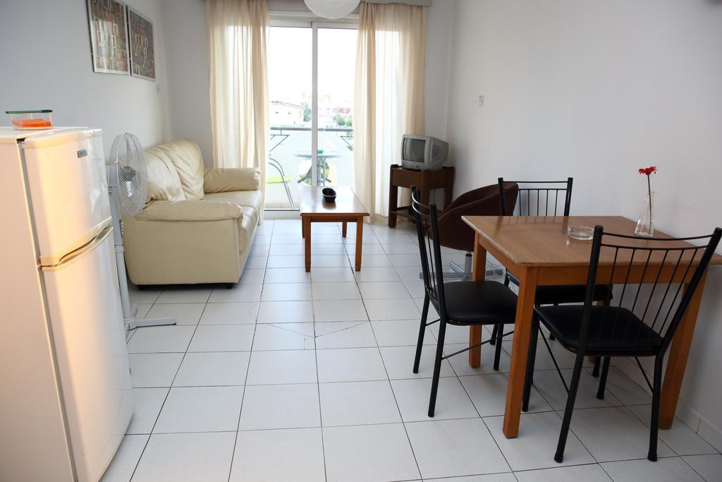 Alora Apartments Larnaca Ngoại thất bức ảnh