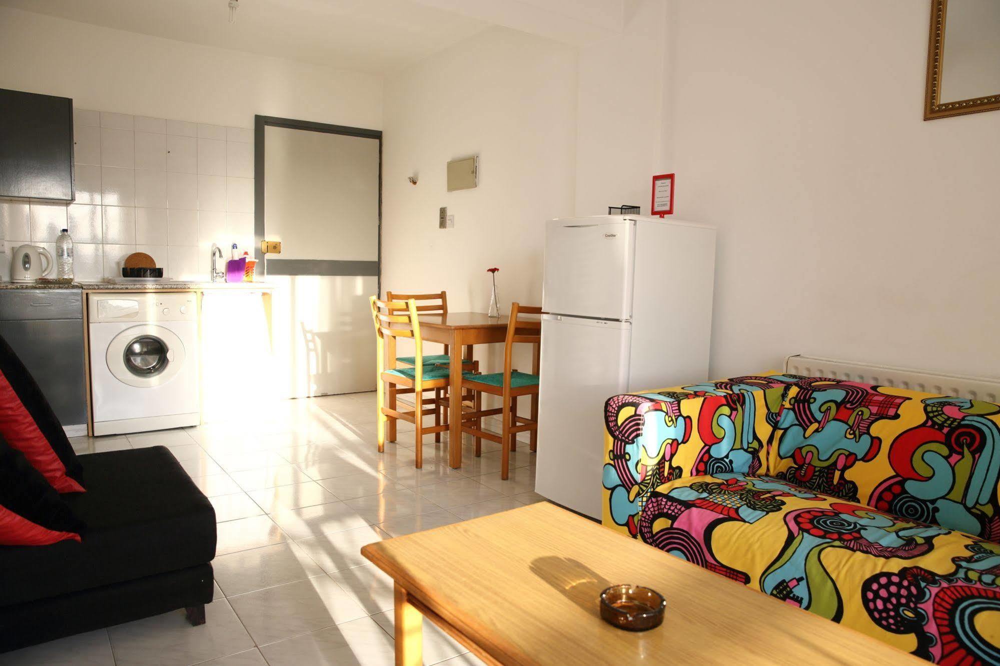 Alora Apartments Larnaca Ngoại thất bức ảnh